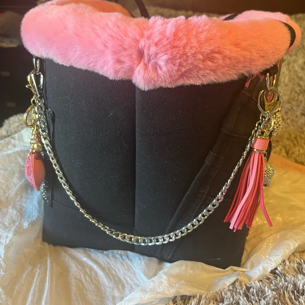 Pet luxury bag carrier.